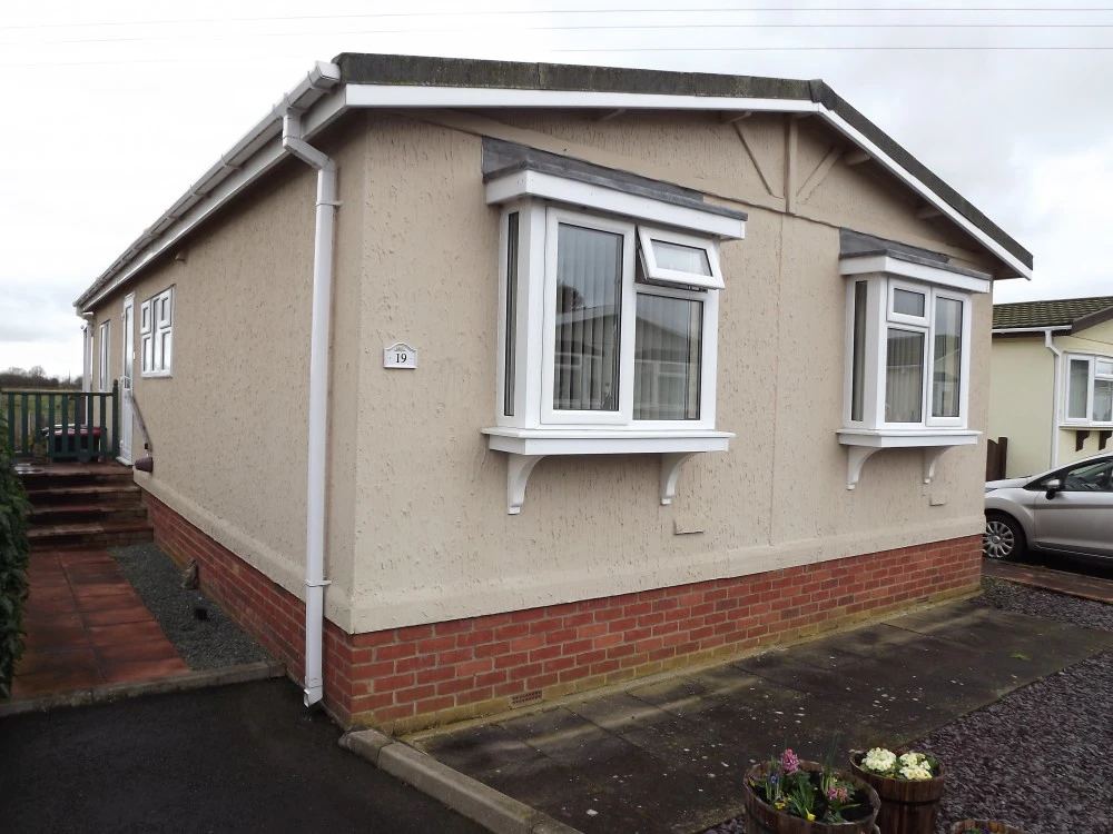 Poorly Insulated & Delapidating Aeging Plywood Outer Wall Boarding
