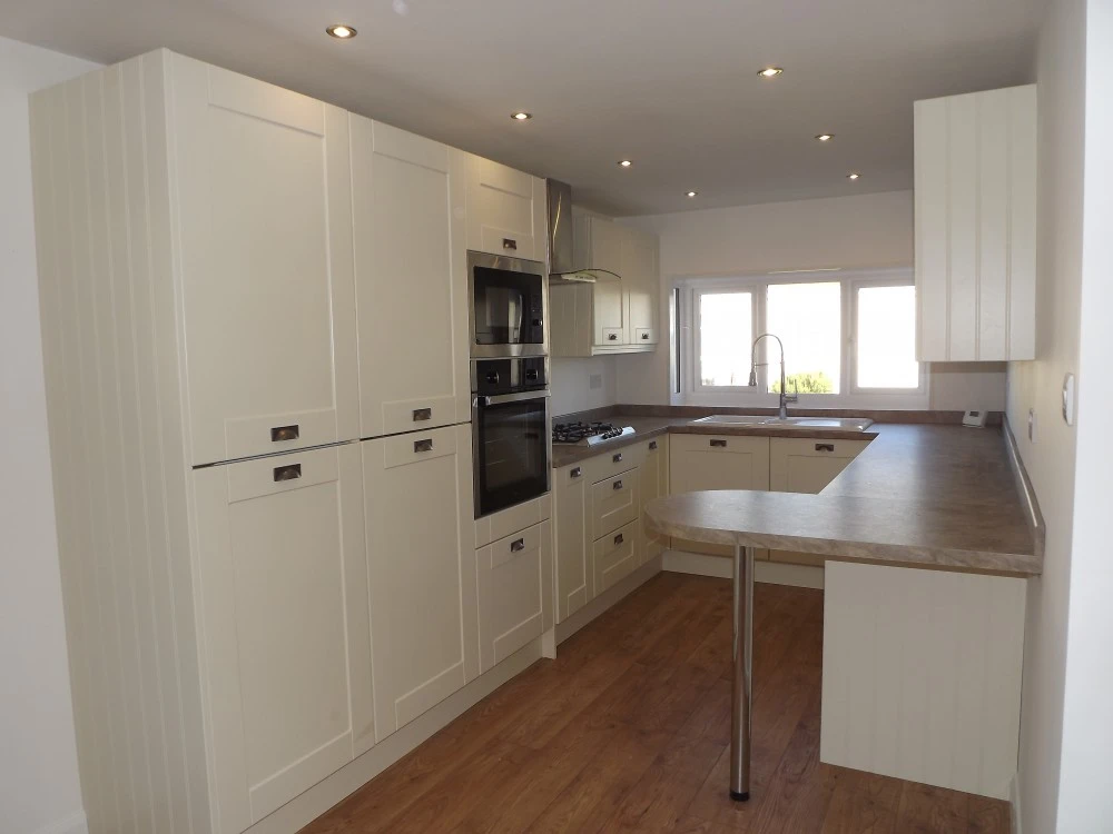 White Hemeldown Kitchen Makeover