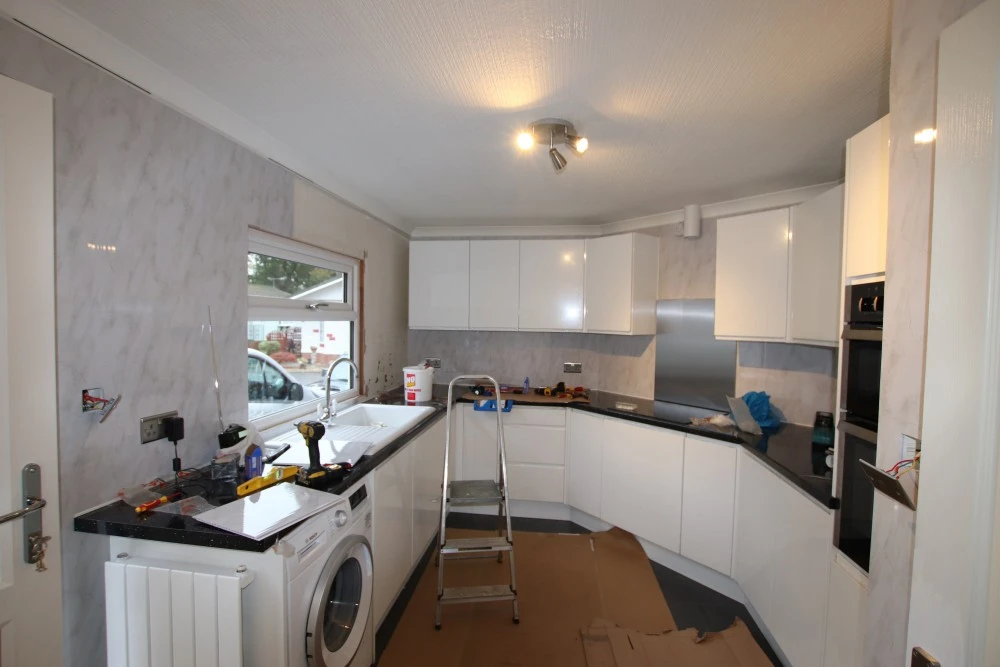 Welford Kitchen With Hidden Handle Doors